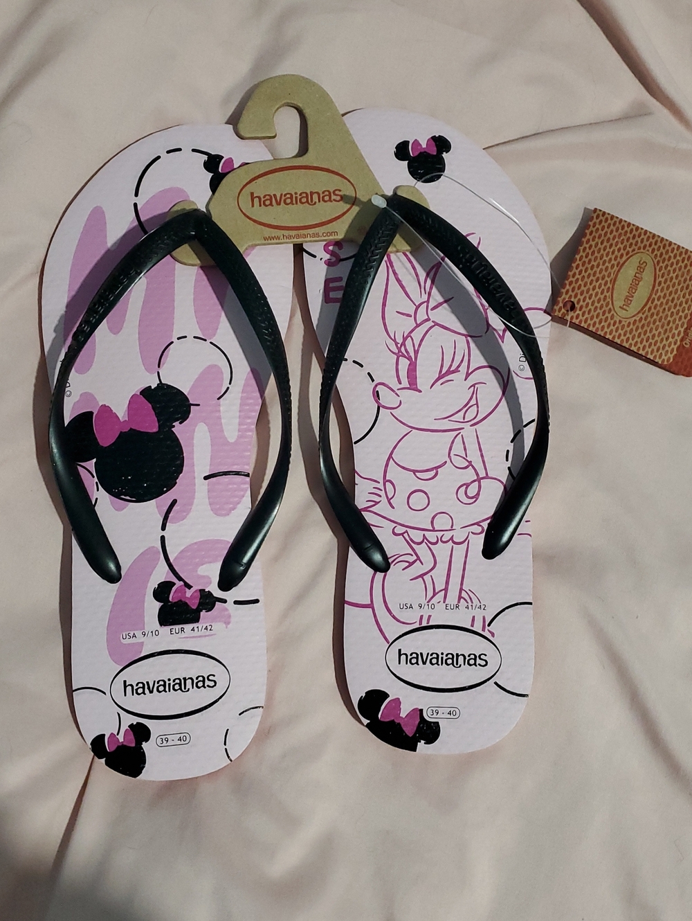 Havaianas Minnie Mouse Pink and Black Flip Flops 9/10